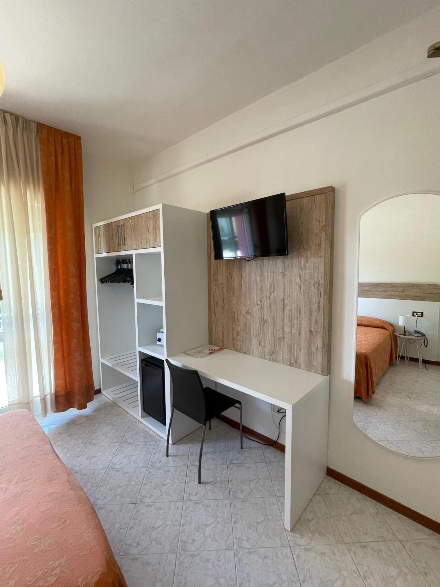 Hotel Di Giovanni Бибионе Экстерьер фото