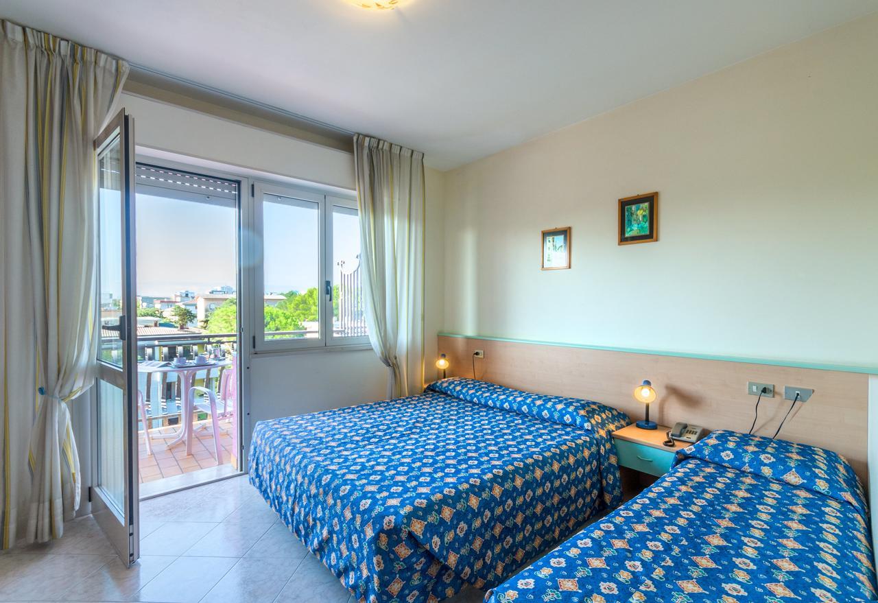 Hotel Di Giovanni Бибионе Экстерьер фото