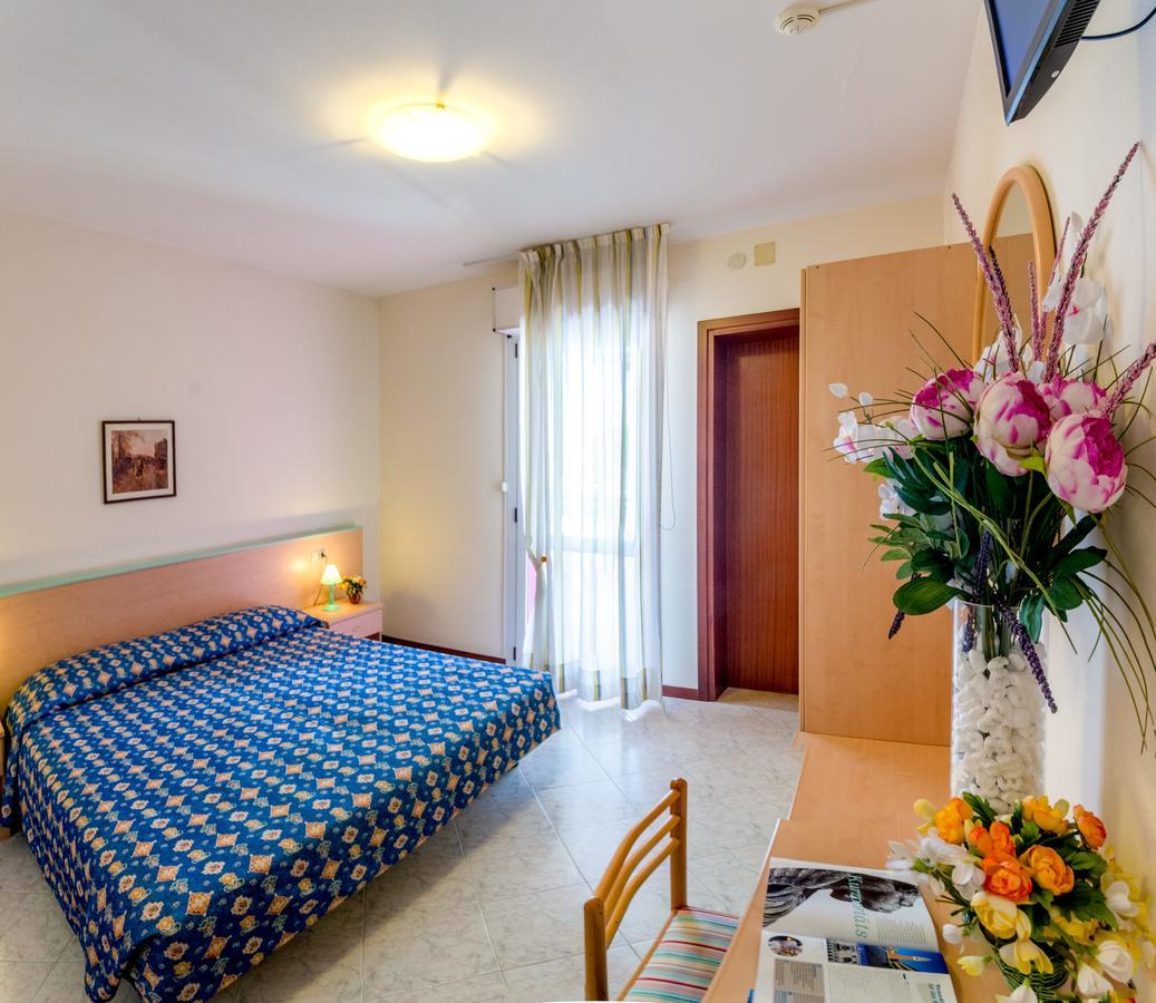 Hotel Di Giovanni Бибионе Экстерьер фото