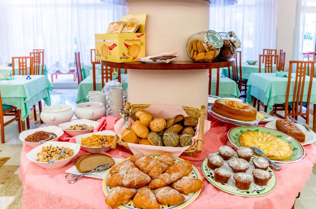 Hotel Di Giovanni Бибионе Экстерьер фото